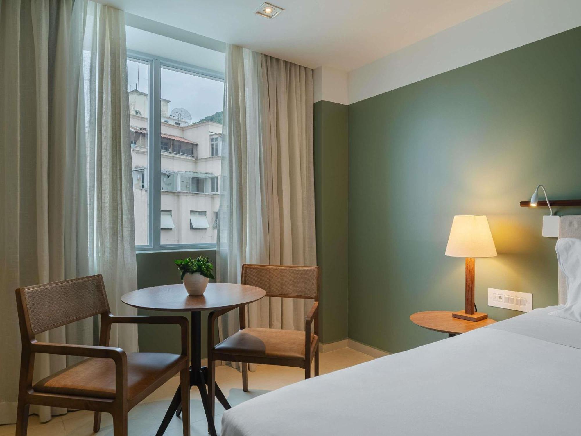 Quarto Deluxe com 2 Camas de Solteiro e Vista da Cidade