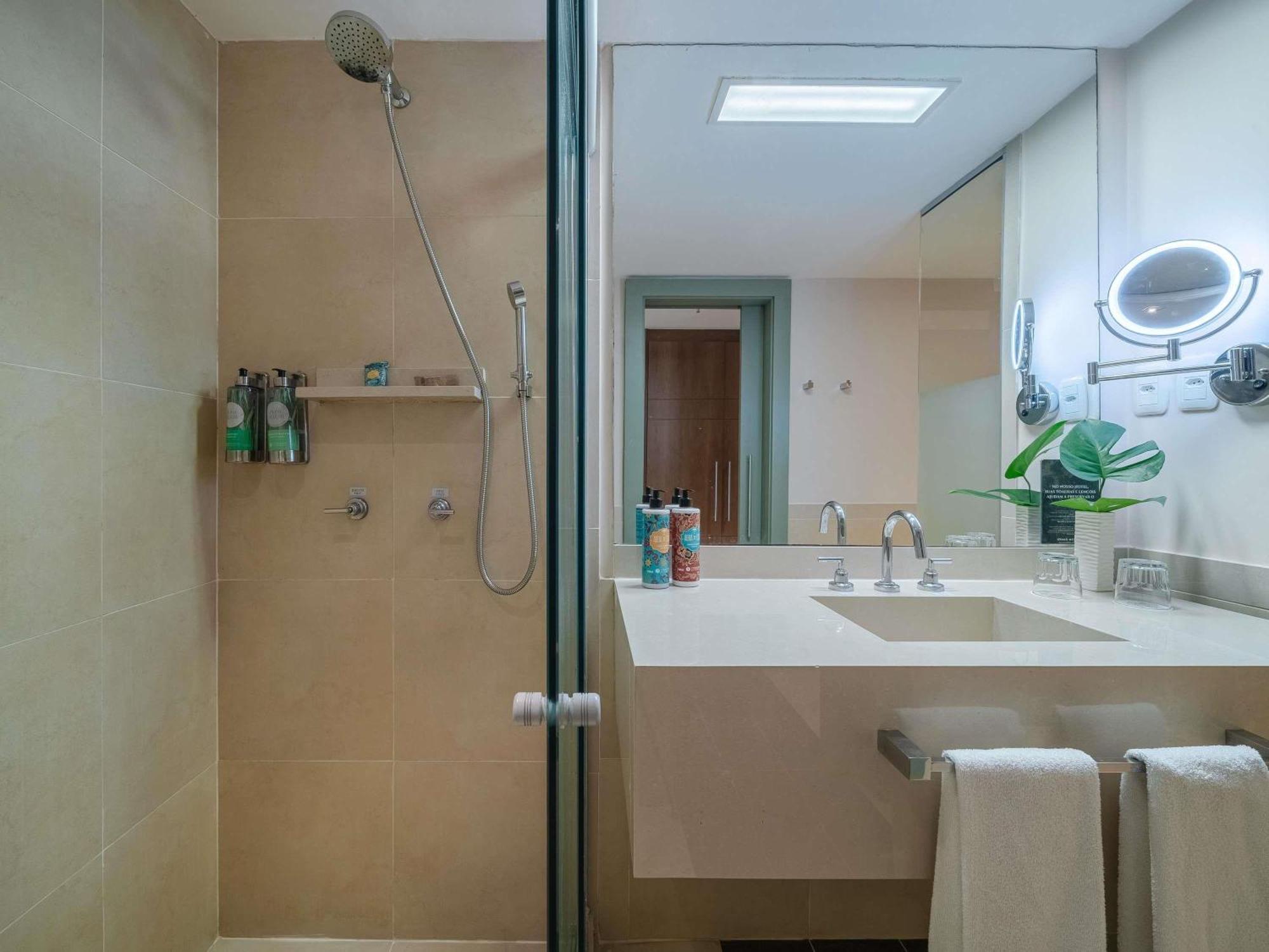 Quarto Deluxe com Cama King-size e Vista da Cidade